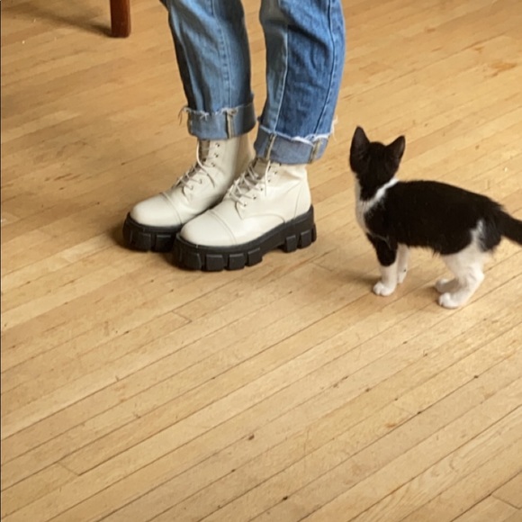 NEVER WORN!! White Platform Boots - Picture 4 of 4